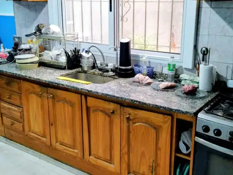 Casa 2 ambientes con 1 baño