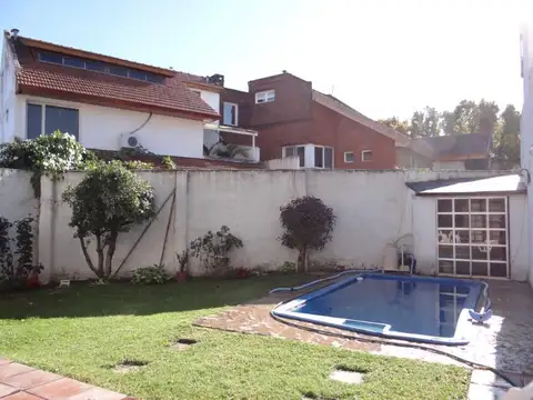 Casa en Venta con 3 cocheras