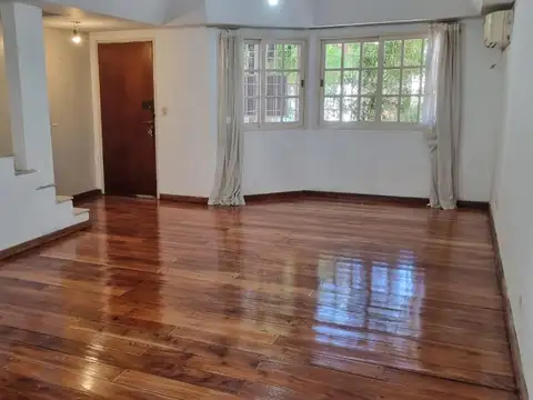 Chalet 4 ambientes.Suite.3 baños.Garage.Patio.Urquiza R.