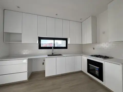Casa 4 ambientes con 3 baños
