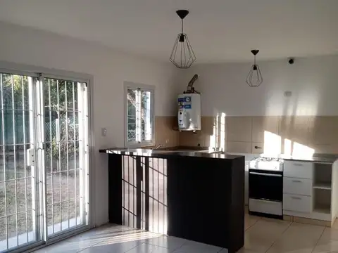 Casa 3 ambientes con 1 baño