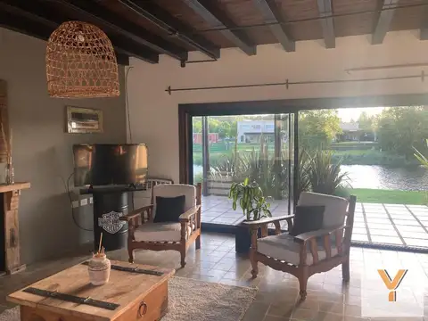 Casa en Venta en El Cazal, USD 240.000
