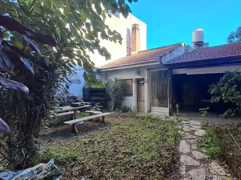 VENTA CASA Y DEPÓSITO PERMUTA  USD 100.000