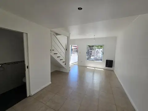 VENTA DUPLEX 3 AMBIENTES EN CARAPACHAY