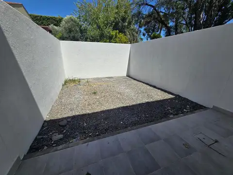 Casa 3 ambientes con 1 baño