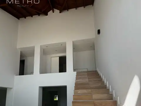 Casa 9 ambientes con 5 baños