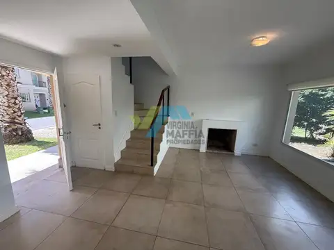 Casa en Alquiler con 2 cocheras