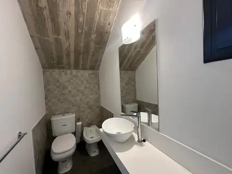 Casa 4 ambientes con 3 baños