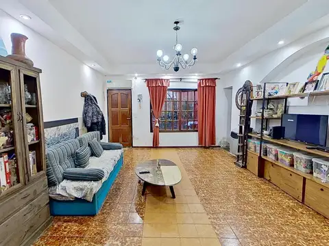 Venta PH 4 ambientes, con entrada independiente y cochera en nuñez