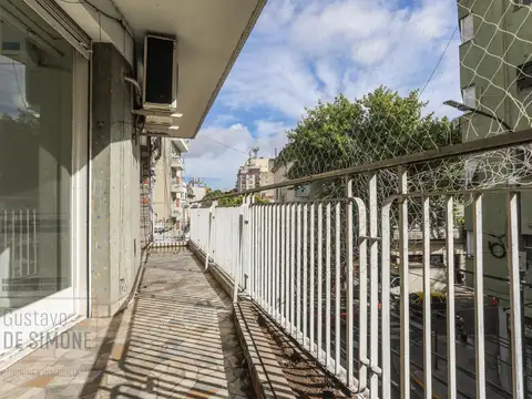 Venta / Departamento / Piso / 4 ambientes / Con dependencia / Con balcón corrido / en Abasto