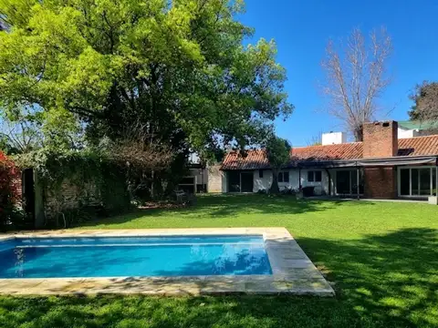 Venta Casa con terreno de 1.800m², Pablo Nogues.