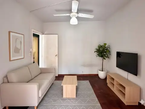 Casa en Alquiler con 2 cocheras