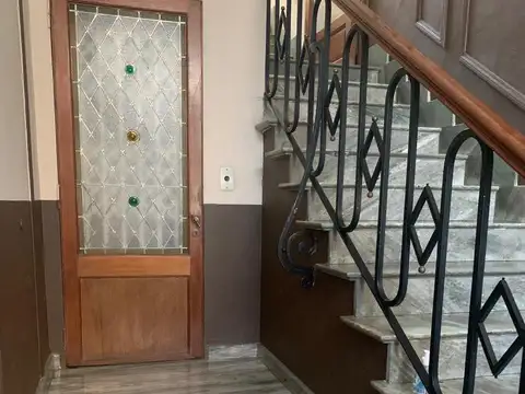 Casa 9 ambientes con 3 baños
