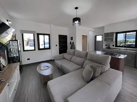 Casa 4 ambientes con 1 baño