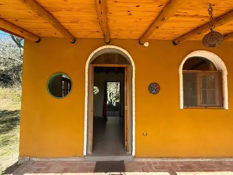 Casa 2 ambientes con 1 baño