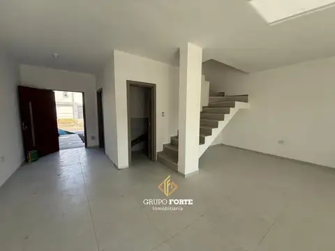 Depto Tipo Casa 3 ambientes con 2 baños