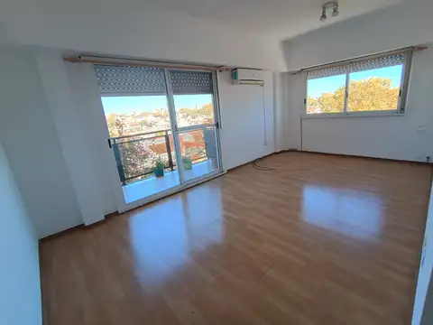 Nicolás Avellaneda 500, Piso 5