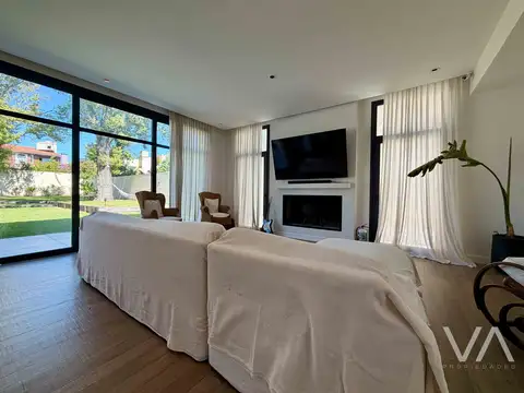 Casa 4 ambientes con 3 baños