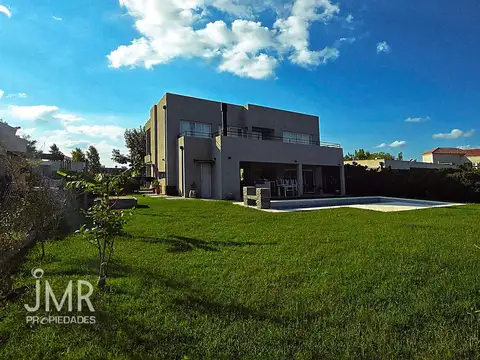 Casa en Venta 6 ambientes Santa Guadalupe, Pilar del Este. Lote 700 m2