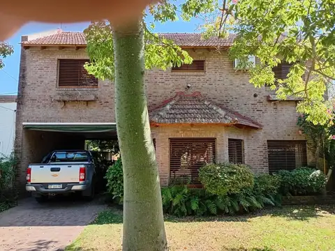 Casa en dos alturas en Calle 36  Entre 3 y 7 ¡RETASADA!