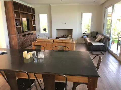 Casa en Venta con 4 cocheras