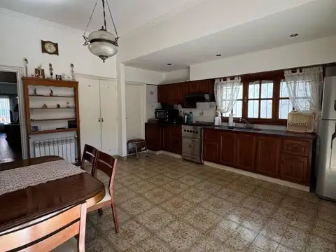 Casa 5 ambientes con 3 baños