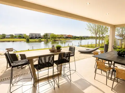 Casa en venta 5 ambientes en El Canton Escobar