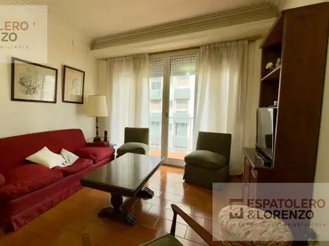 Departamento 3 ambientes con dependencia y balcón con vista lateral al mar - Av. Colón 1400