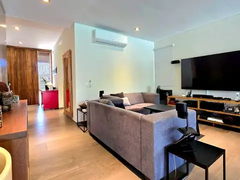 Casa en Venta con 3 cocheras