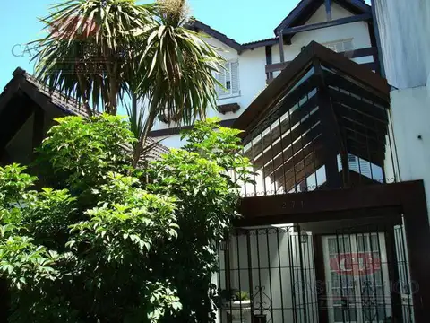 Exelente casa de 5 ambientes en Venta en Punta Chica a metros de Av. Libertador