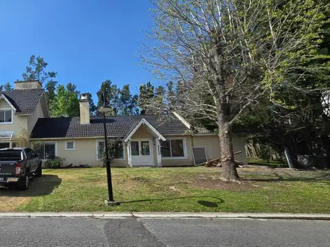 Casa 4 ambientes con 3 baños