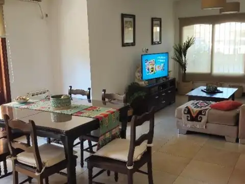 Casa Barrio El Trébol, Luján