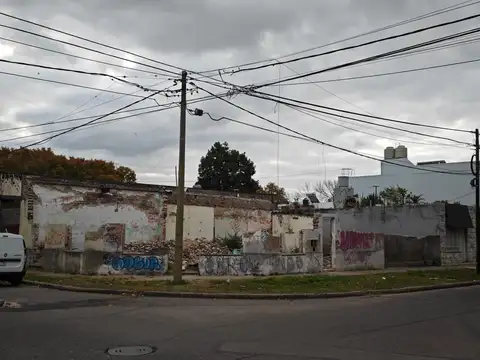 PROPIEDAD DEMOLIDA EN ESQUINA DE CASILDA Y DIAZ VELEZ
