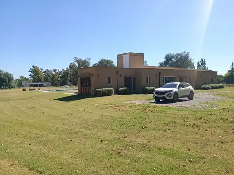 Casa Venta 5 Amb c/piscina en Chacras de Abbott