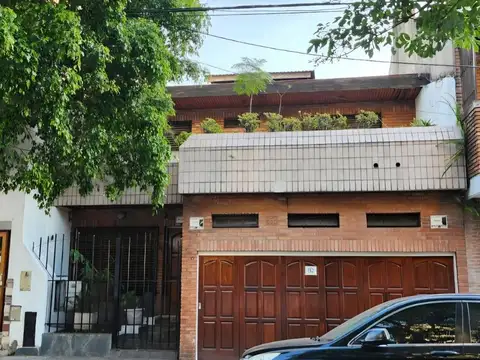 Casa de 5 ambientes o Terreno 8.66x38m, Ideal para Depósitos textiles en Floresta