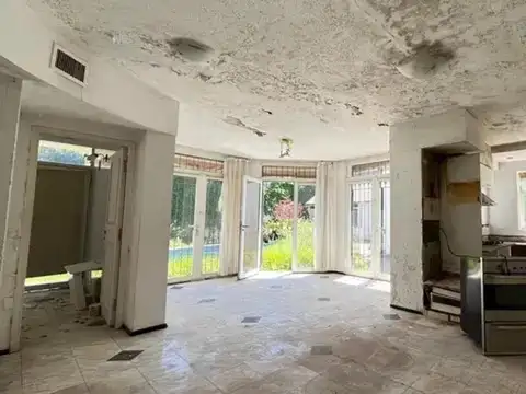 Casa 6 ambientes con 5 baños