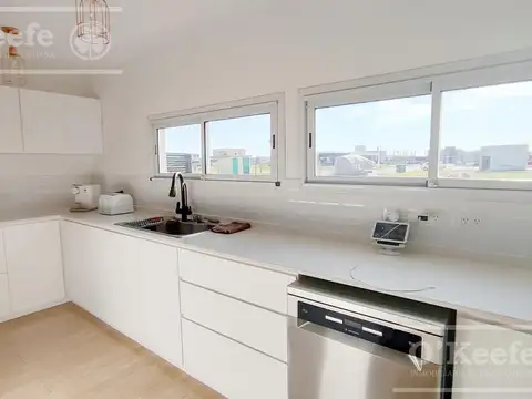 Casa 5 ambientes con 2 baños