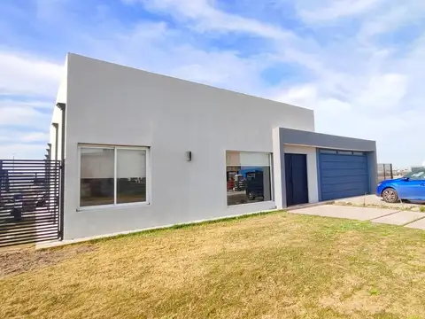 Casa En Venta en Barrio Villalobos - Guillermo Hudson