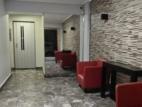 Departamento Tres ambientes, con balcon al frente en alquiler