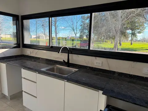 CASA EN VENTA AREA 60 GOLF 2 DORMITORIOS