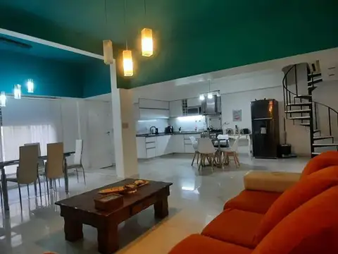 VENTA CASA 4 AMBIENTES CON JARDIN AVELLANEDA