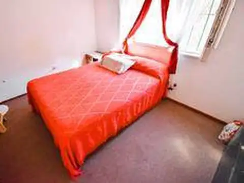 Casa 5 ambientes con 1 baño