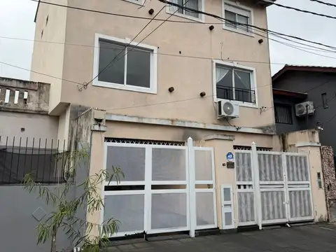 Duplex tres plantas IMPECABLE   3 o 4 dormitorios -
