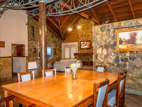 Casa en Venta con 2 cocheras