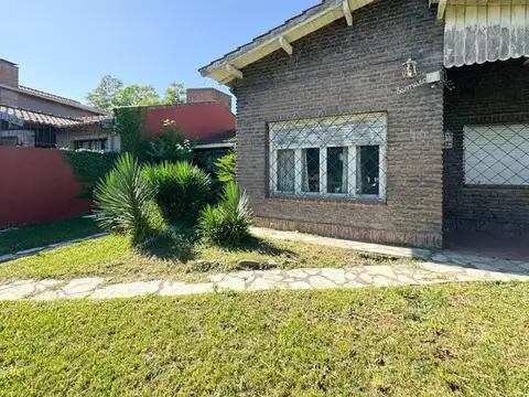 Casa 2 ambientes con 2 baños