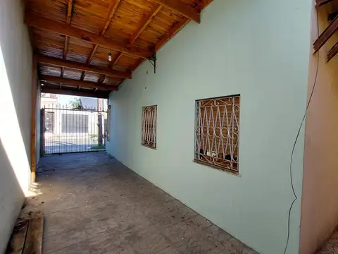 Casa en Venta en Castelar Sur, USD 52.000