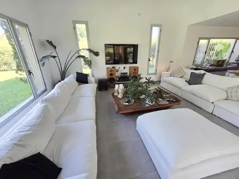 Casa 5 ambientes con 3 baños
