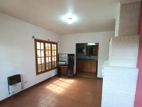 Casa 4 ambientes con 1 baño