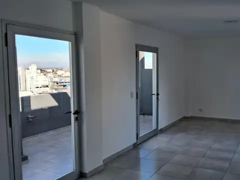 Avenida Rivadavia 15800, Piso 1