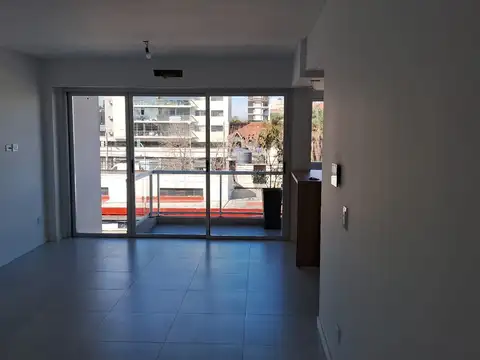Avenida Rivadavia 15800, Piso 1
